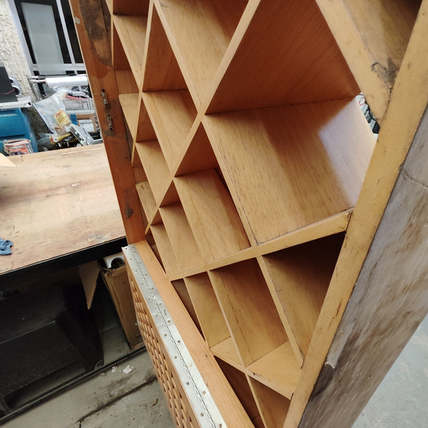 Mueble de madera con compartimientos Usado 72 x33 x70 cm