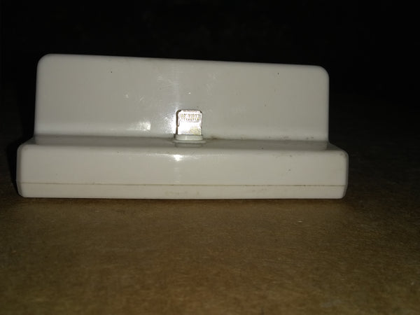 Base Cargadora Usb Y Conector Lightning