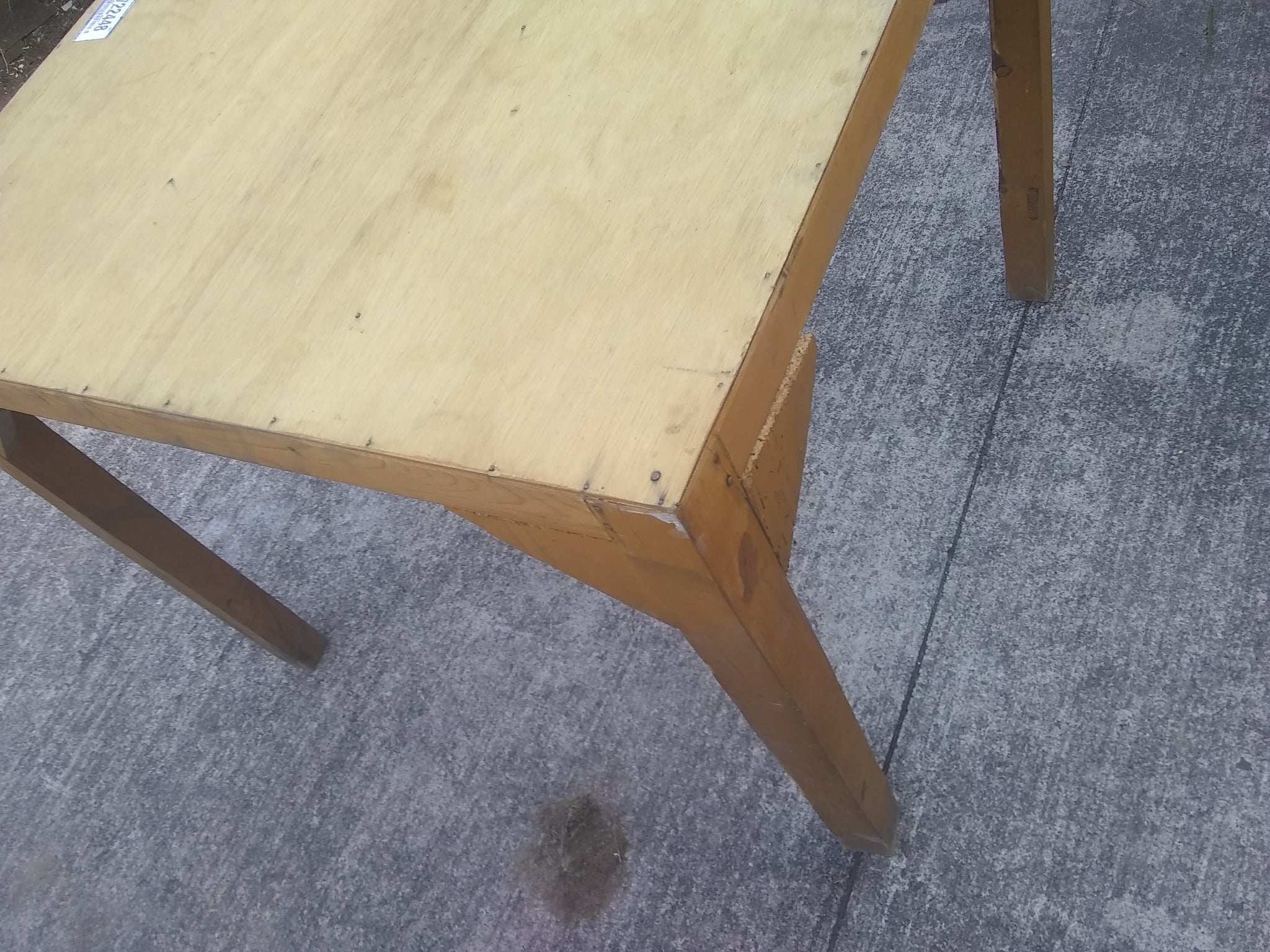 Mesa de madera de pino