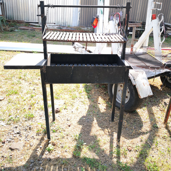 Asador De Carbon Con Sistema Parrilla De Elevacion Usado