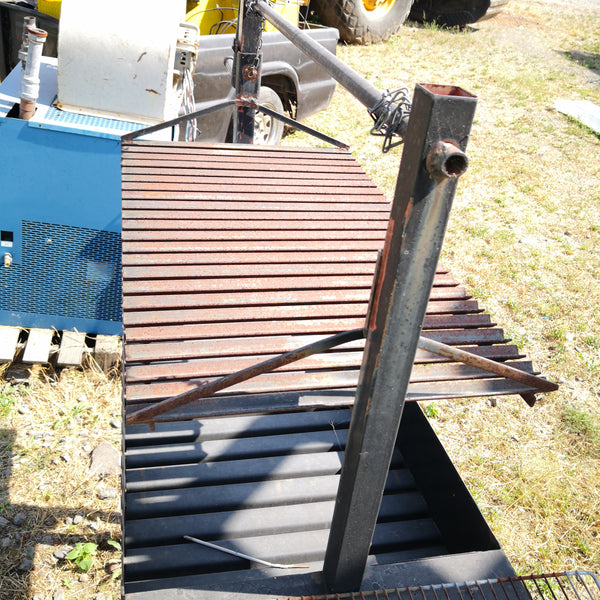 Asador De Carbon Con Sistema Parrilla De Elevacion Usado