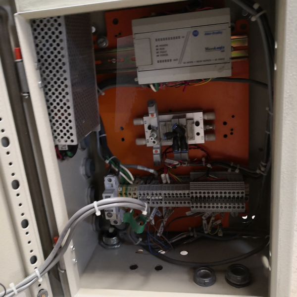 Gabinete torreta PLC allen bradley fuente poder para reuso