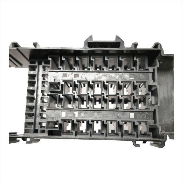 Caja universal porta fusibles y relays